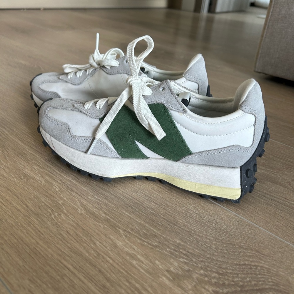 New Balance 327